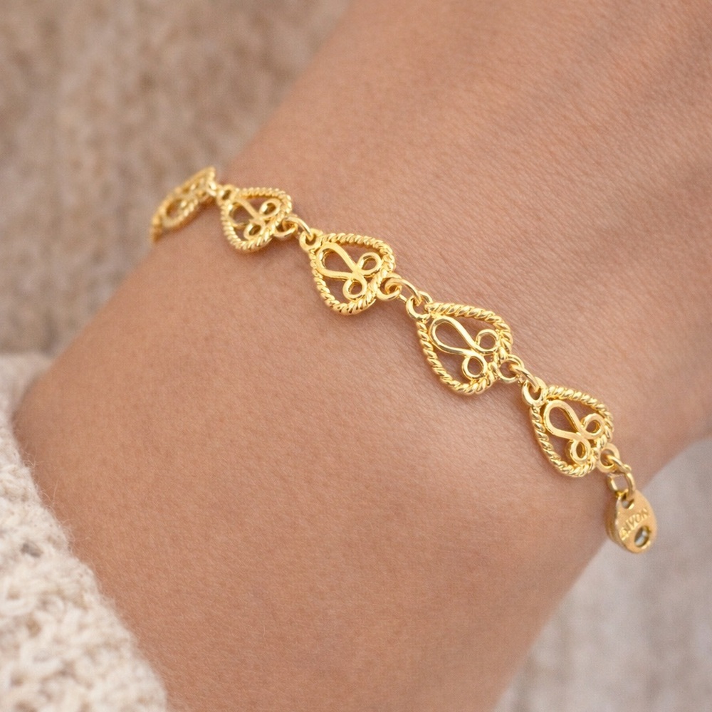 Avon Gold Tone Filigree Heart Link Bracelet 7.5” Delicate Romantic Jewelry